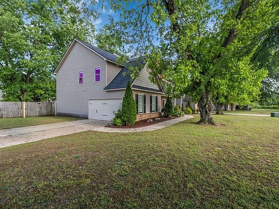 4th image of 126 Meadows Walk Dr