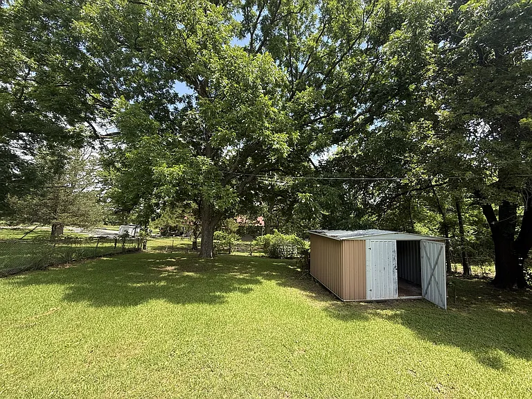 1002 S Highland St — Photo 9