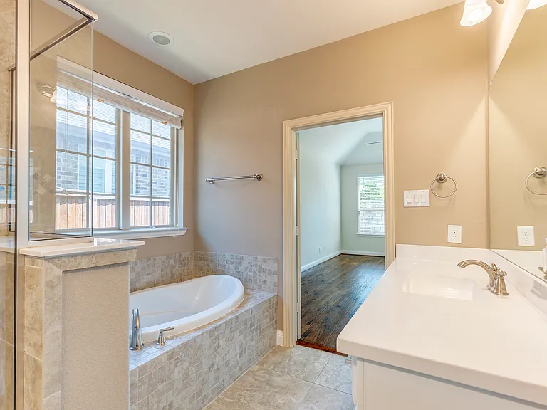 825 Warwick Blvd — Photo 24