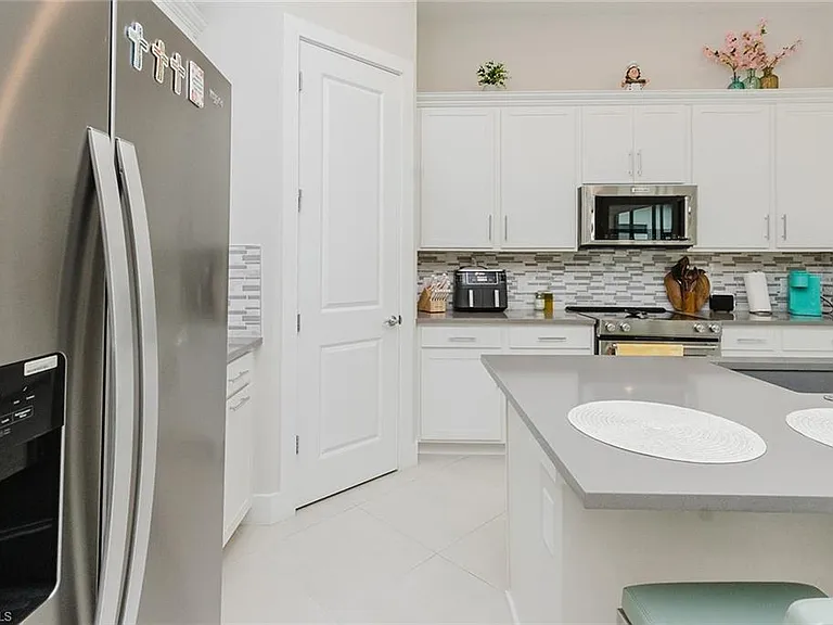 4302 Washington Pl — Photo 11