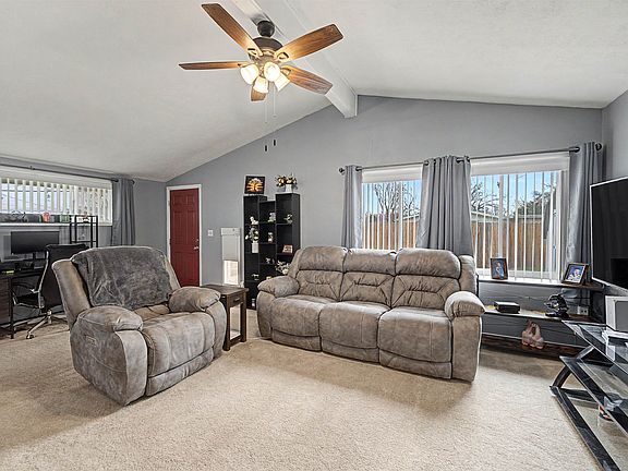 4th image of 146 Taft Ct