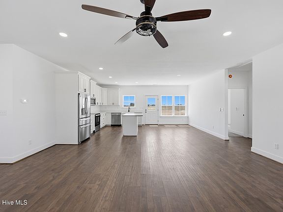 3rd image of 824 New Hope Road