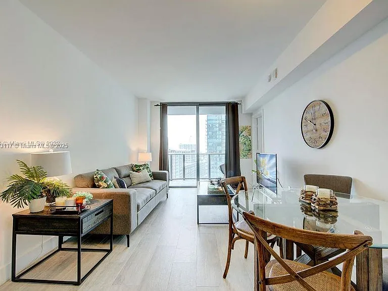 121 NE 34th St #1603 — Photo 3