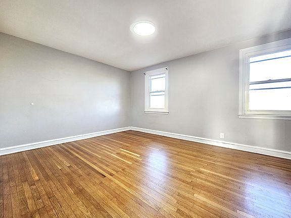 4th image of 1048 Rosalie St