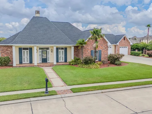 135 Northlake Dr, Thibodaux, LA 70301
