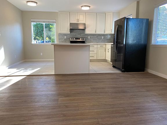 3rd image of 1636 Queen Charlotte Dr #1