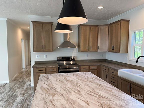 4th image of 570 Drumstand Rd
