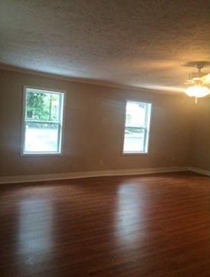 3rd image of 1104 Hickory Hill Dr
