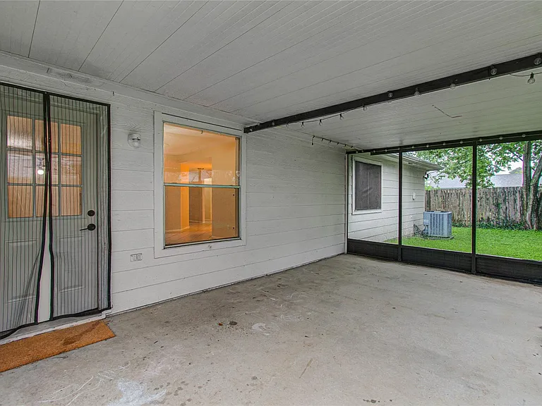 16835 Carbridge Dr — Photo 42
