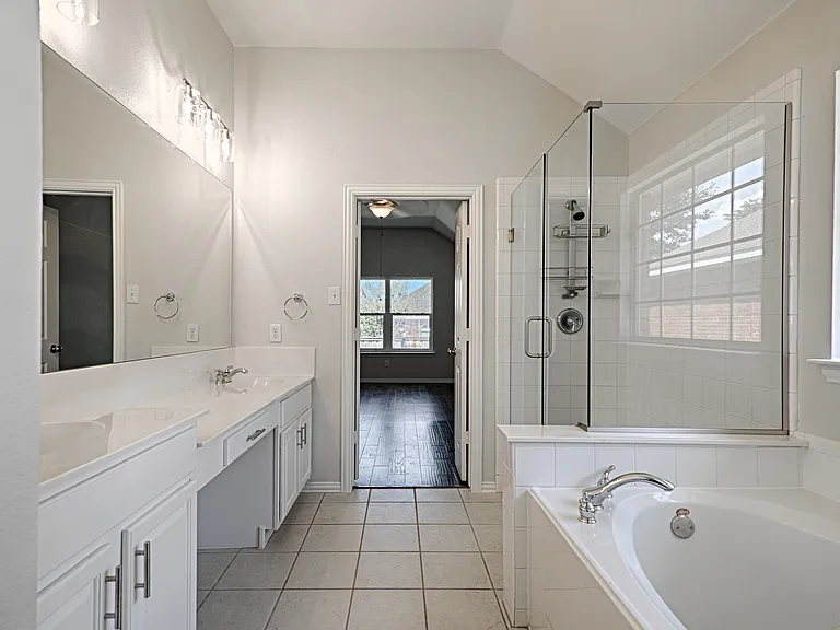 1404 Carriage Ln — Photo 28