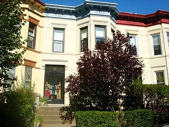 Rented by Kirsten Syrett, Lreb