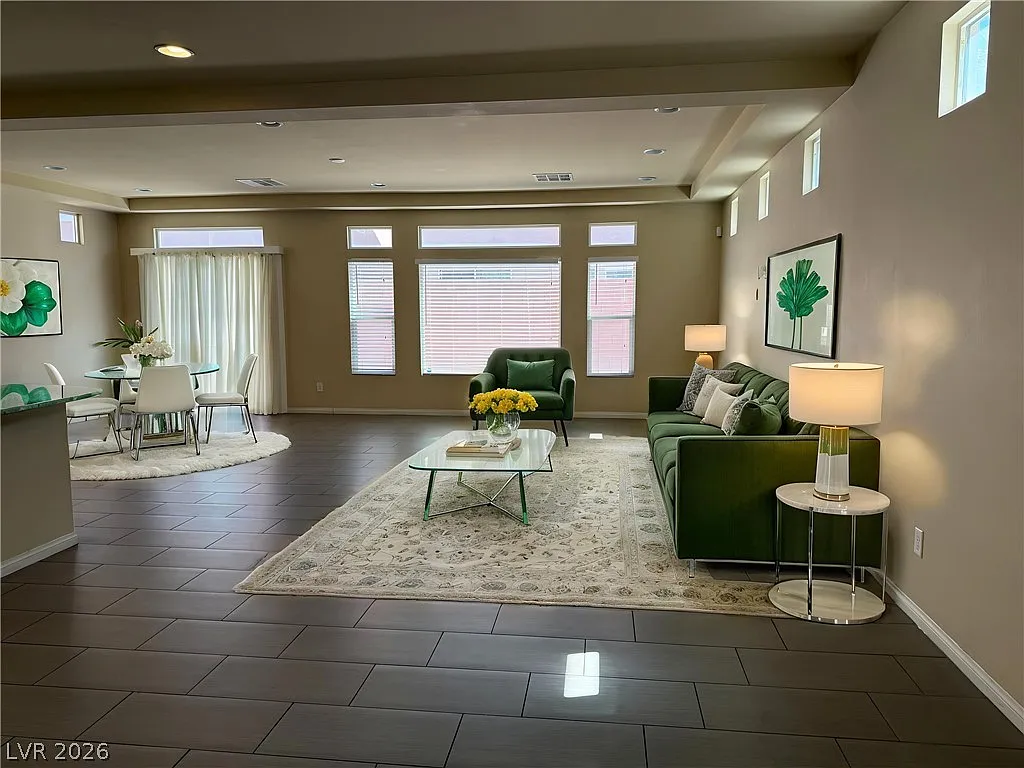 4 bed, 2.5 bath, 2277 sqft, $2,245 — Photo 4