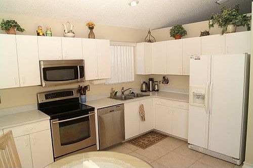 3rd image of 1057 Fairfax Cir W