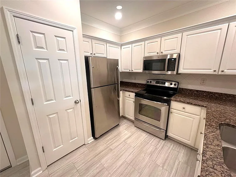 1110 Westchester Rdg NE — Photo 6