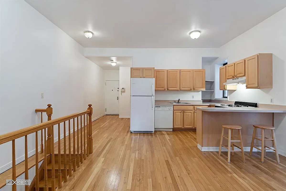 Building Photo - 209 21st St #2