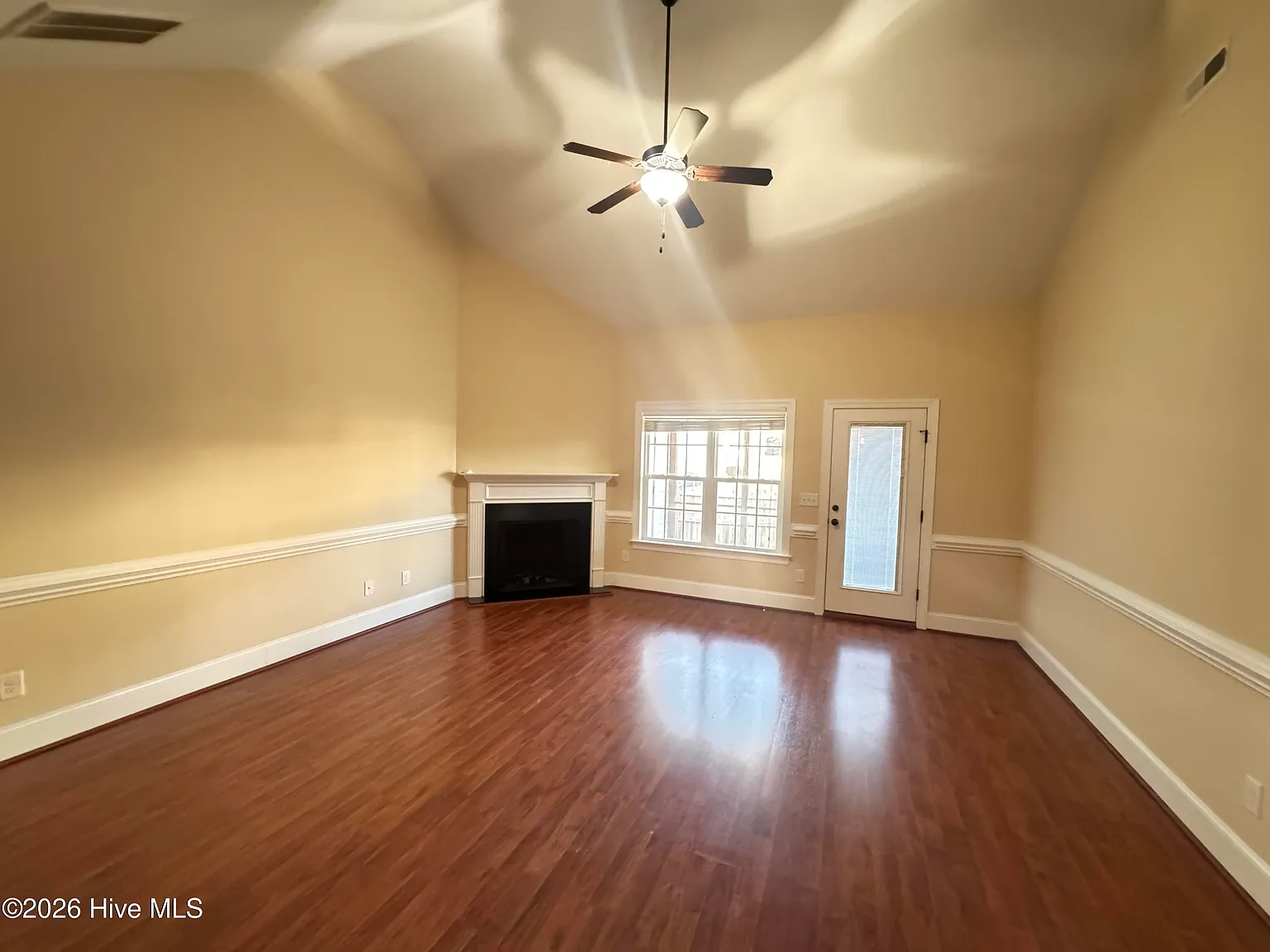 4 bed, 3.0 bath, $1,800 — Photo 4