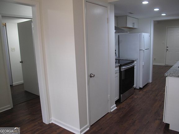 5th image of 633 Garden Walk Dr