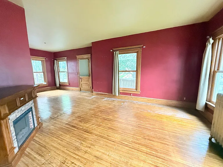906 N Evans St — Photo 6