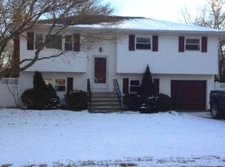 64 Tipton Dr E, Shirley, NY 11967