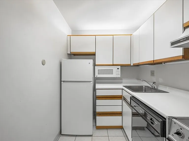 6007 Walnut St #12 — Photo 6