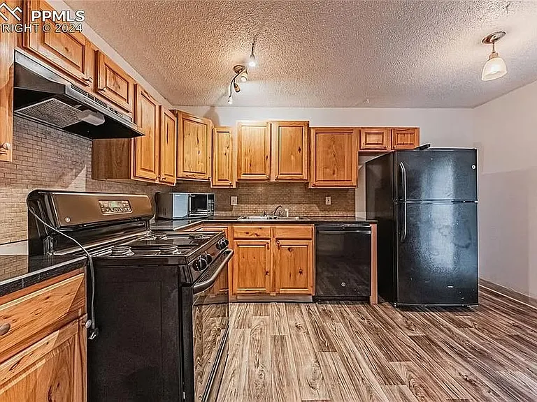 2997 E Fountain Blvd — Photo 2