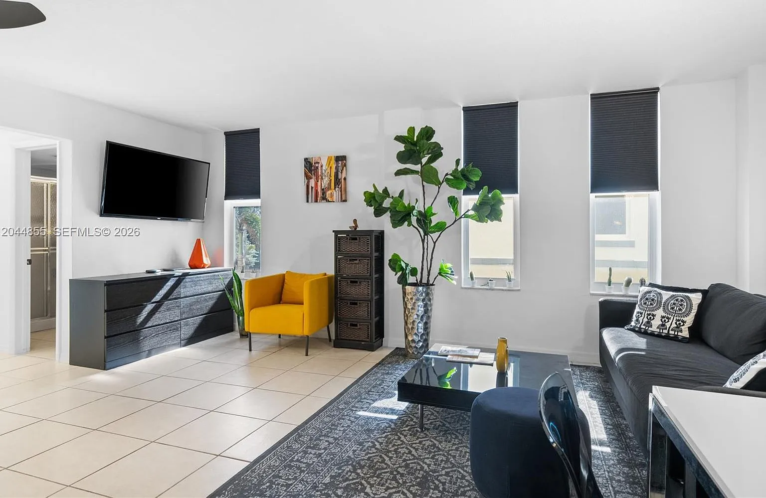 Valiant House Condo — Photo 4