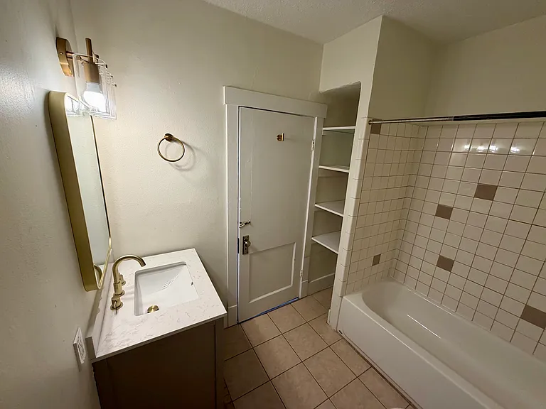 441 W Church St — Photo 10