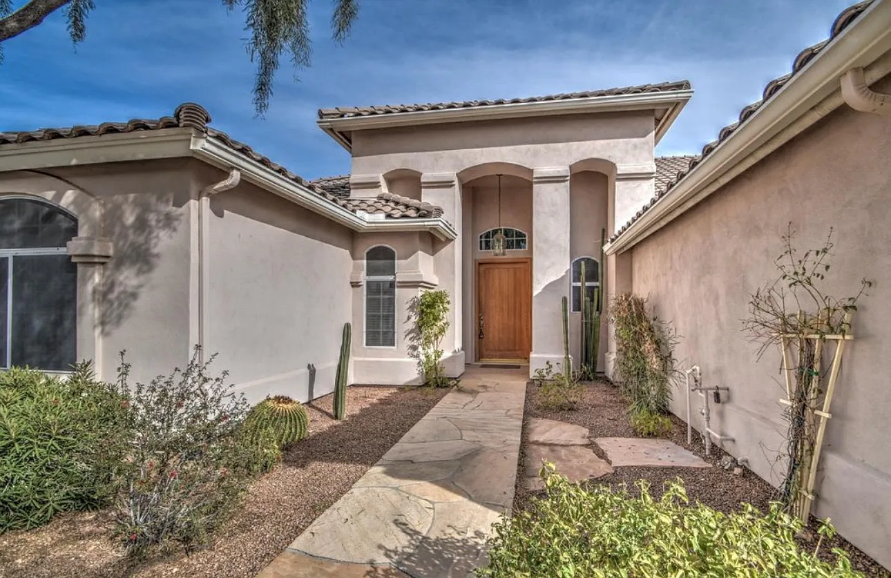 3 bed, 2.5 bath, 2343 sqft, $3,600 — Photo 2
