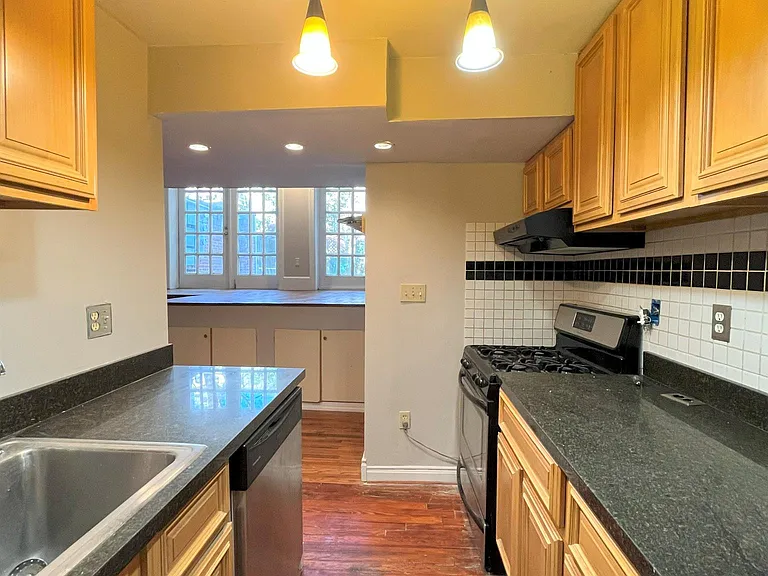 1507 Bolton St #1B — Photo 3
