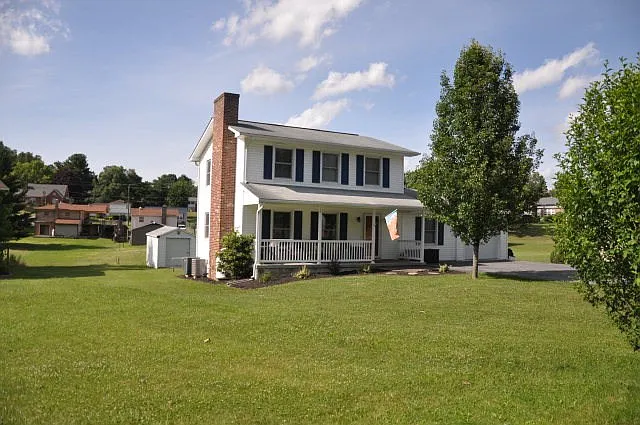 104 Damewood Ave photo 1