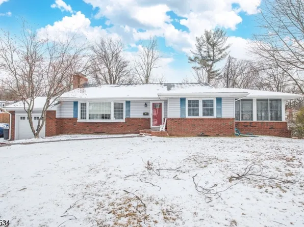 5 Juniper Dr, Morris Plains Boro, NJ 07950