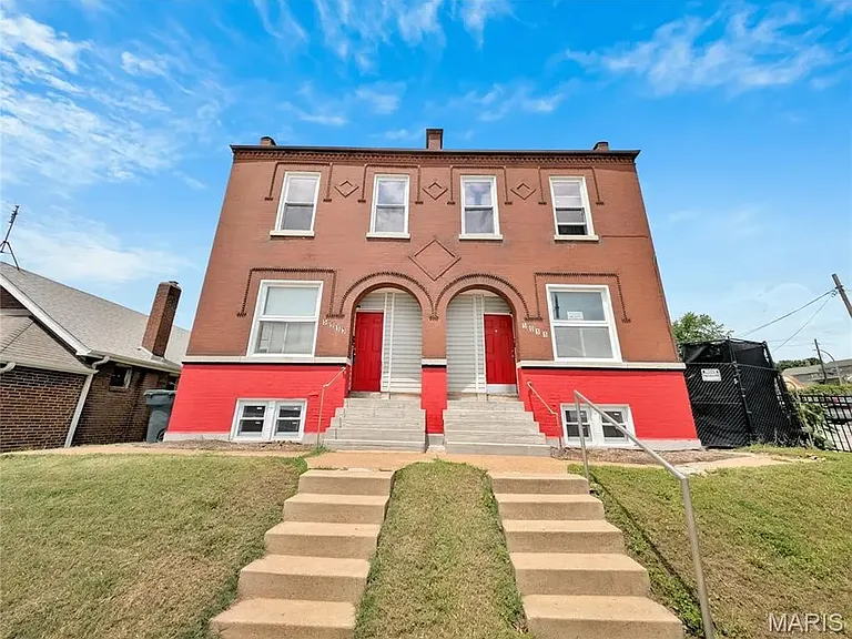5913 S Broadway — Photo 1