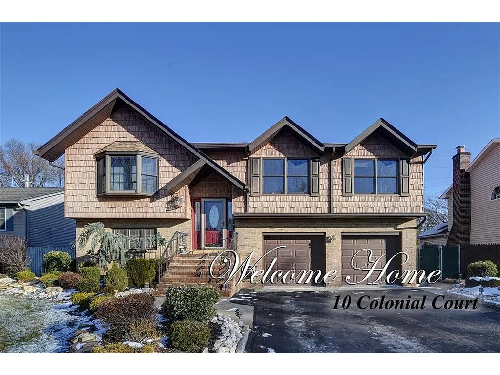 10 Colonial Ct photo 1