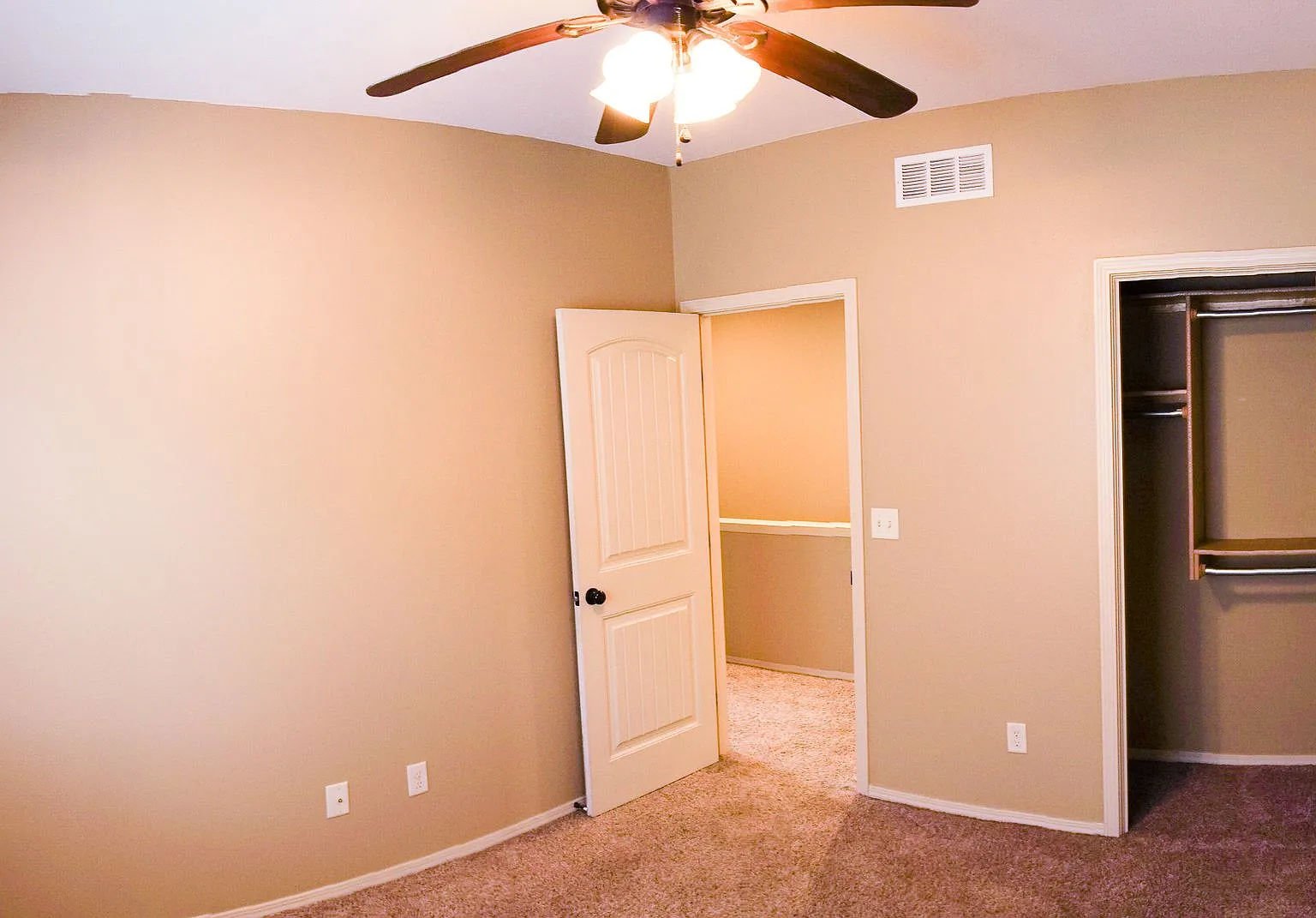 3-Bed Duplex W Garage, Yard, Balcony - Move In Special! — Photo 4