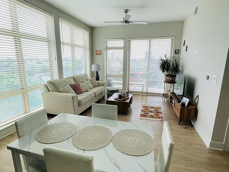 1321 Montrose Blvd #601 — Photo 11