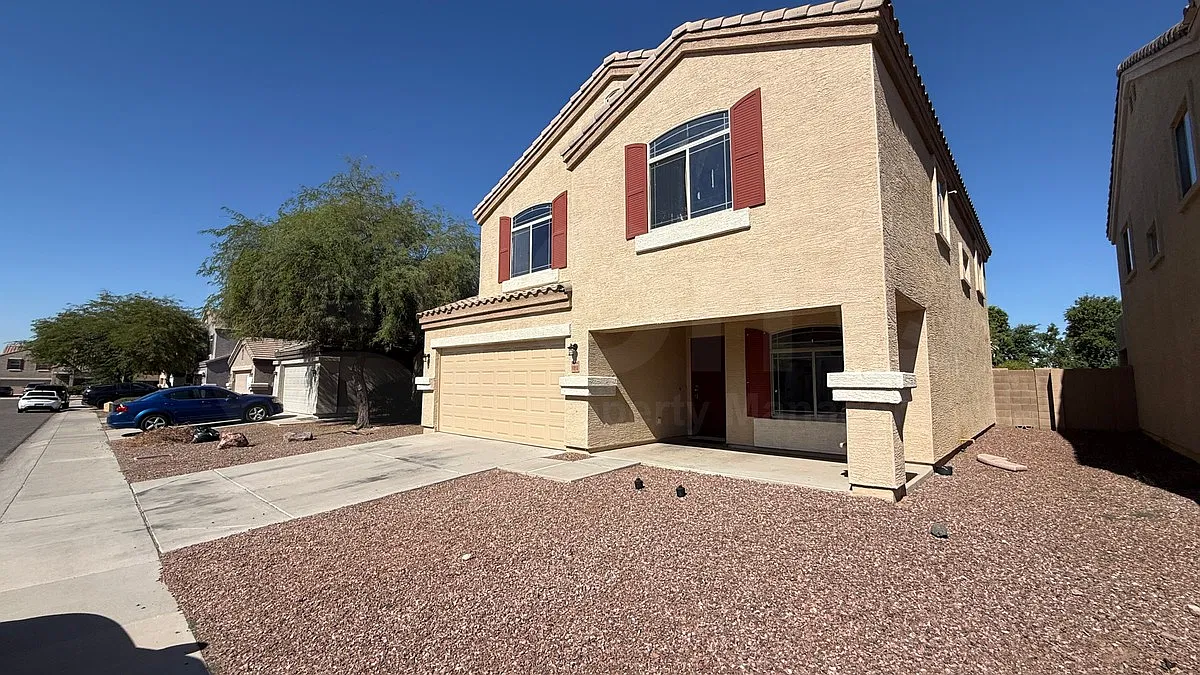 4 bed, 3.0 bath, 2221 sqft, $2,599 — Photo 2