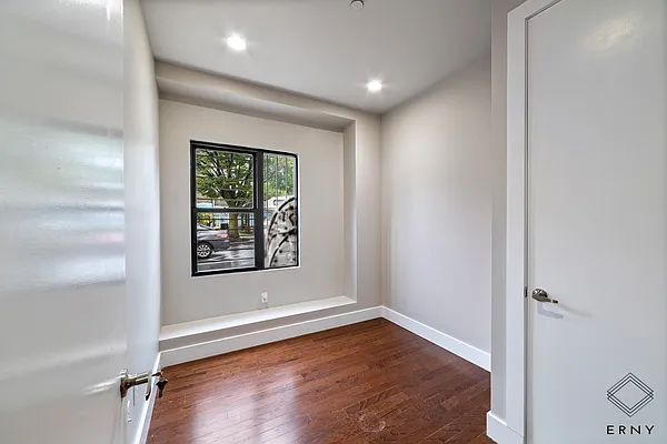 Rented by ERNY LLC | media 20