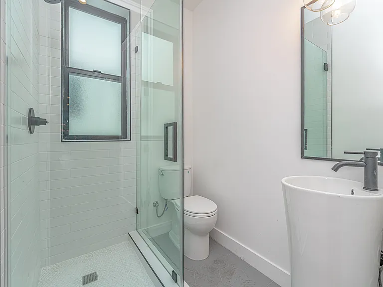 1342 Portia St — Photo 12