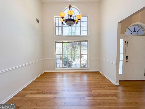 4th image of 404 Eaglet Ct