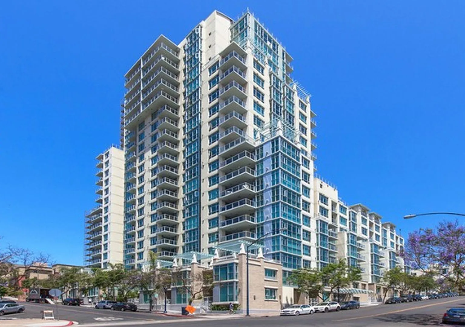 Fully Furnished 1 bedroom, 1 bath located in The Discovery Building! — Photo 1