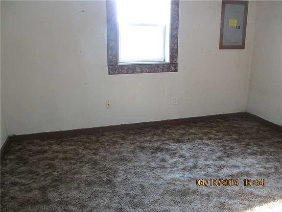 5th image of 942 E Washington St