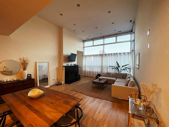 5th image of 1830 N Milwaukee Ave APT 402