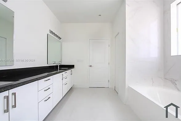 15631 SW 11th Ter — Photo 17