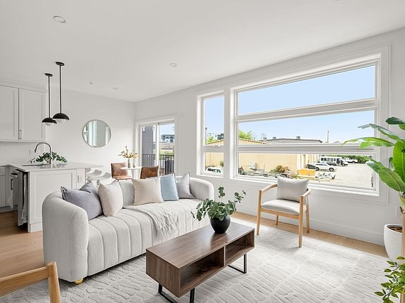 4th image of 9 Franklin St #1