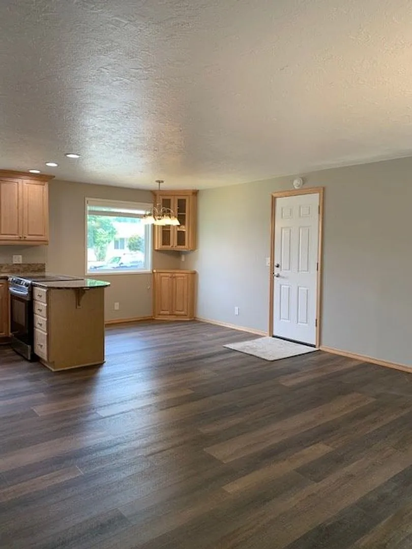 3 bedroom/1 bath single story home — Photo 4