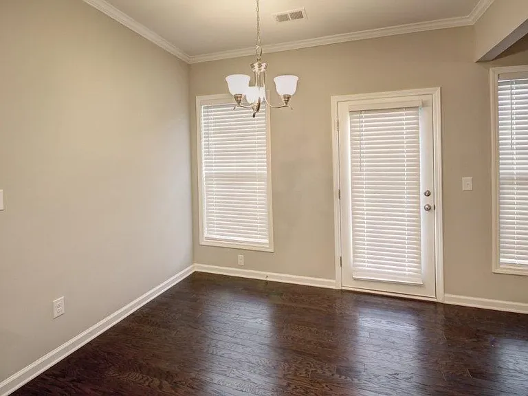 521 Coral St — Photo 11