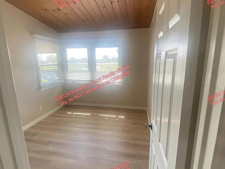 703 E Linfield St — Photo 26