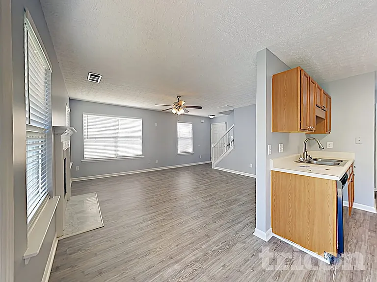 202 Silver Ridge Dr — Photo 5