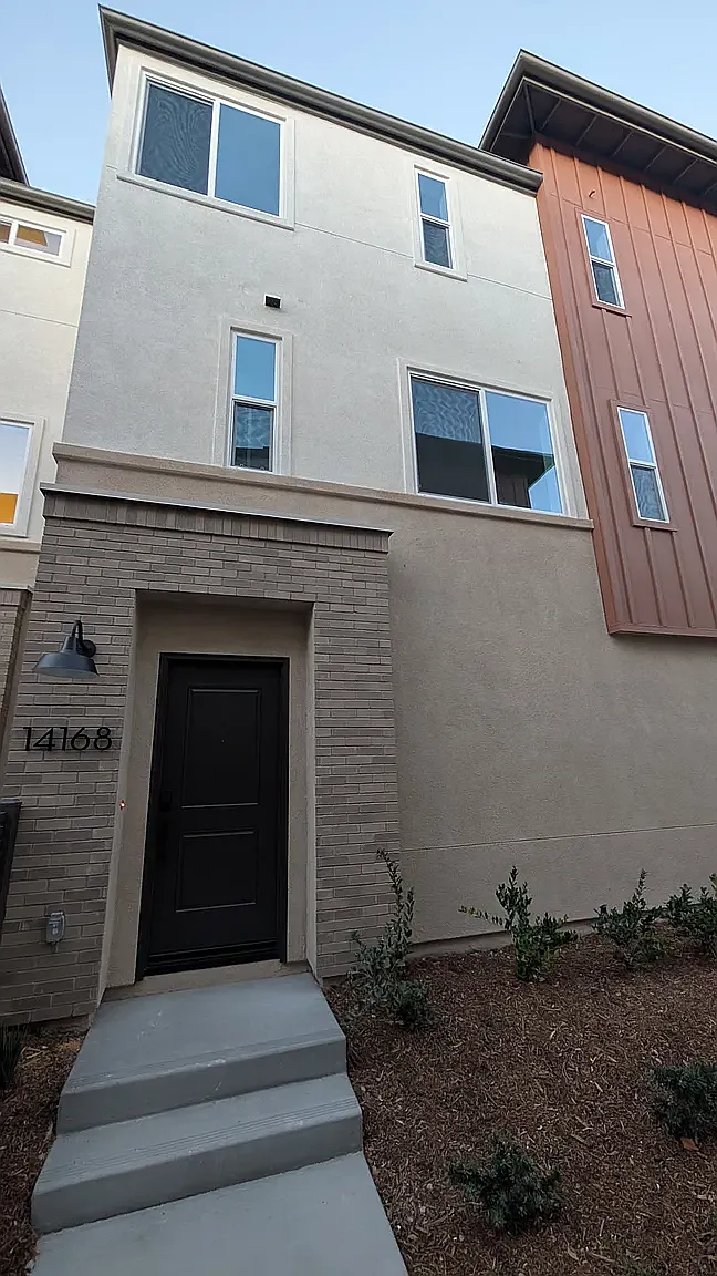 2 bed, 1202 sqft, $3,750 — Photo 1