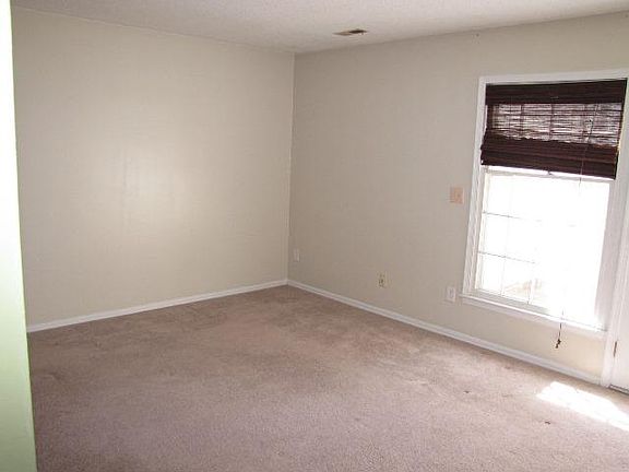 3rd image of 3309 B Regents Park Ln